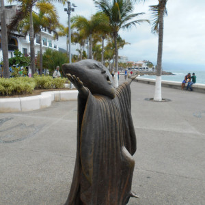 Puerto Vallarta - statue on the Malacon Promenade