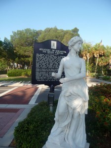 Visit Sarasota - St. Armands Circle